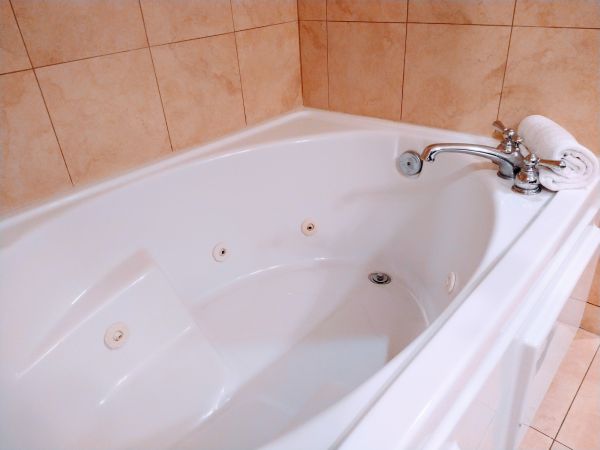 Cost of Acrylic Tub Installation in Boston
