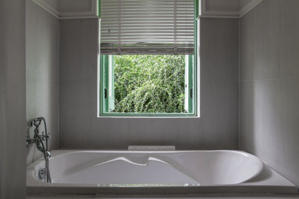 Cost of Fiberglass Tub Installation in Boston